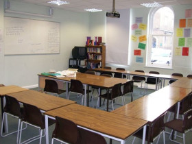 Класс в лагере Churchill House Aldenham School