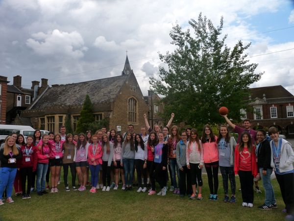 Ученики лагеря Churchill House Aldenham School