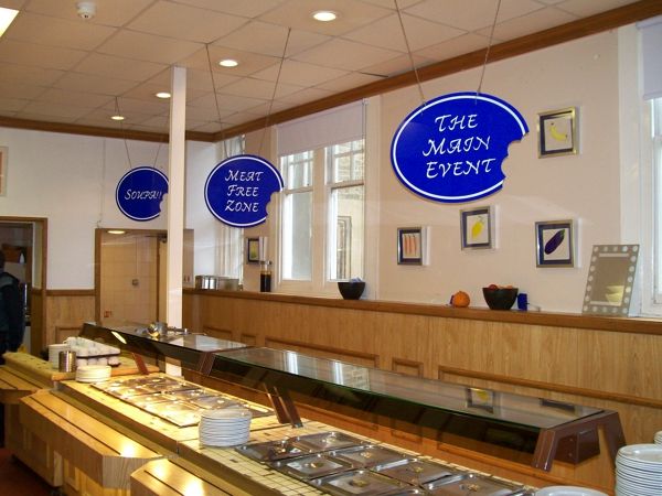 Столовая в Churchill House Aldenham School