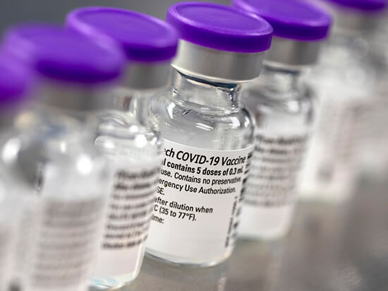 Вакцинация от коронавируса: новый фактор при выборе зарубежного вуза