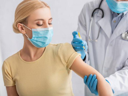 Вакцинация студентов, приезжающих на обучение в Канаду и США