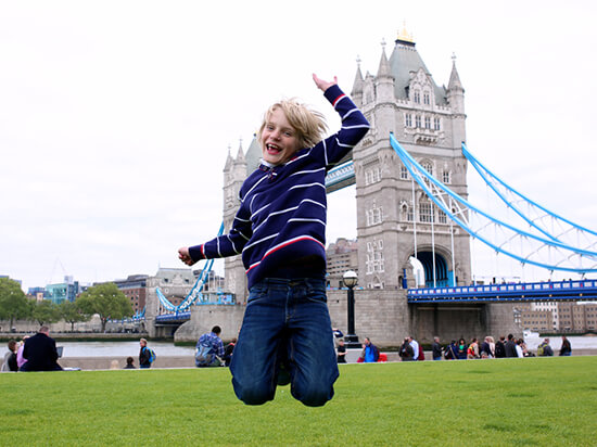 Великобритания отменит обязательный карантин для несовершеннолетних туристов