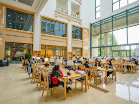 Shanghai  International Studies University