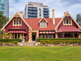 Shafston International College