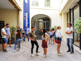 Españolé Spanish School